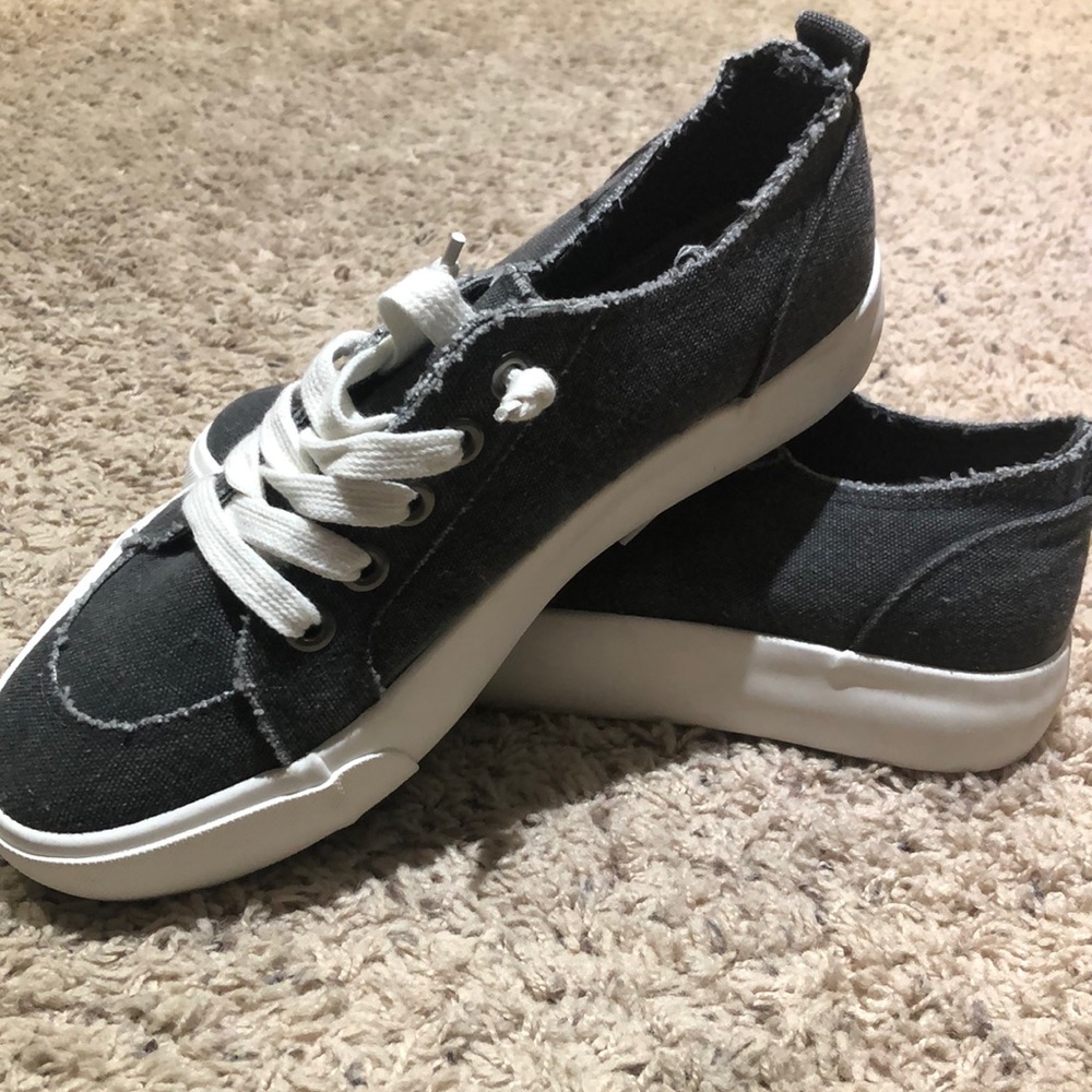 Maurice’s sneaker shoes